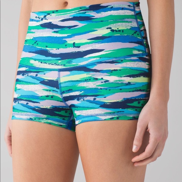 Lululemon Boogie Short (Roll Down) - Picture 2 of 10